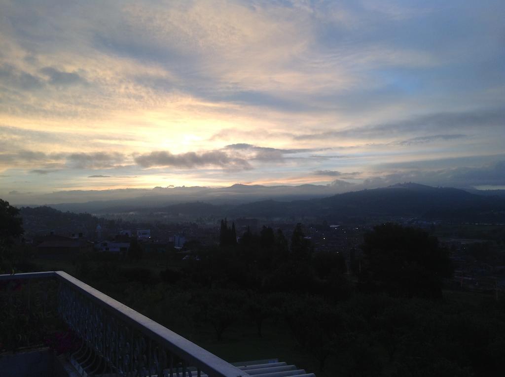 Miravalle Suites Пайпа Екстериор снимка